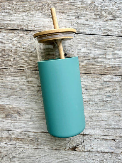 GLASS TUMBLER W/SILICONE SLEEVE + BAMBOO LID/STRAW